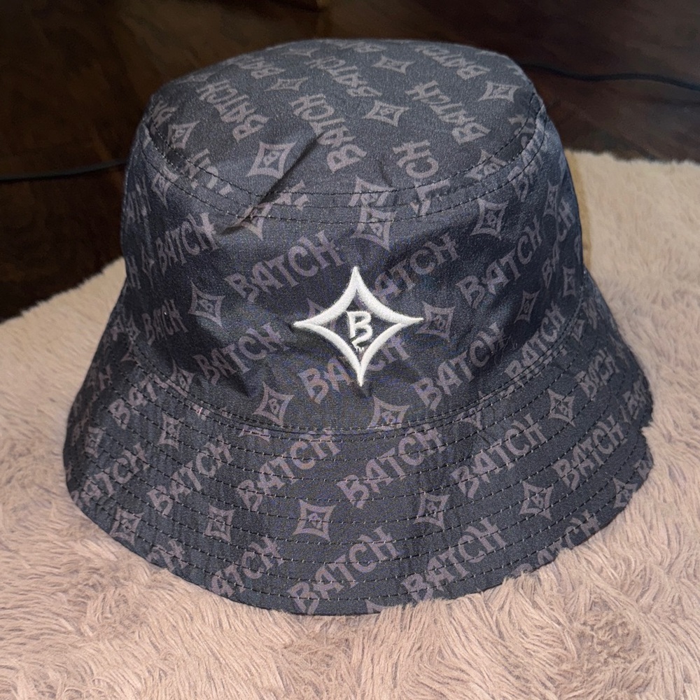 Vibrant Pink or black charcoal gray reversible Bucket Hat - Picture 2 of 2